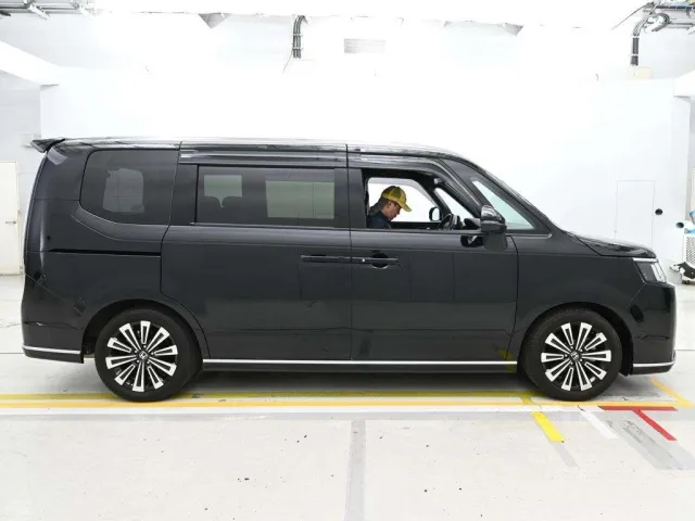 HONDA STEP WAGON 2023