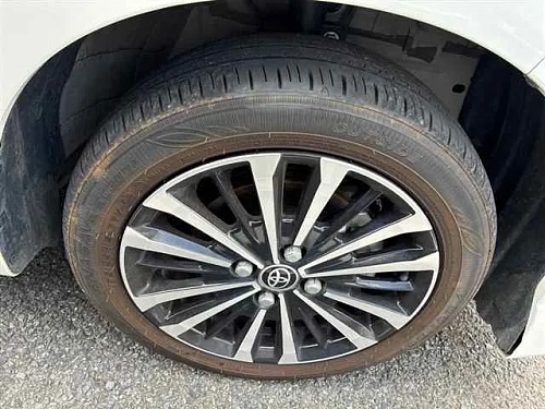 TOYOTA ROOMY 2023